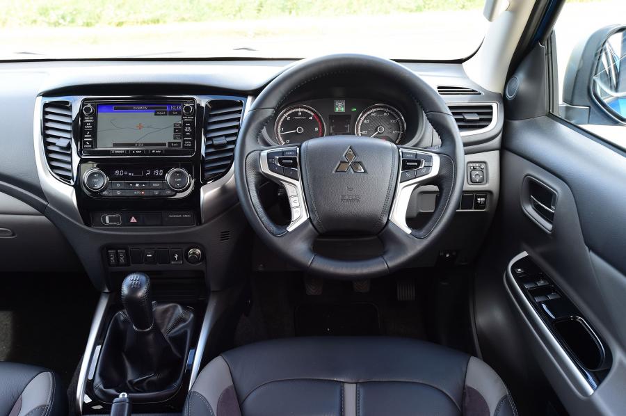 Торпедо Mitsubishi L200 Barbarian SVP Double Cab 2017 года  (UK) (фото 6 из 14)